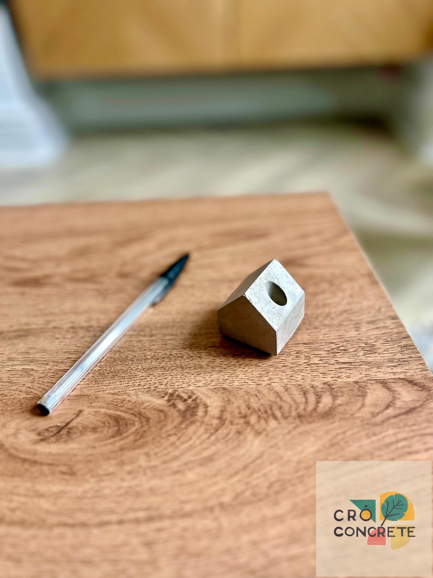 Handmade Concrete Single Pen Holder/Stand – Modern Desk Organiser – Minimalist Office Decor – Unique Gift Idea For Him Her - WFH Setup