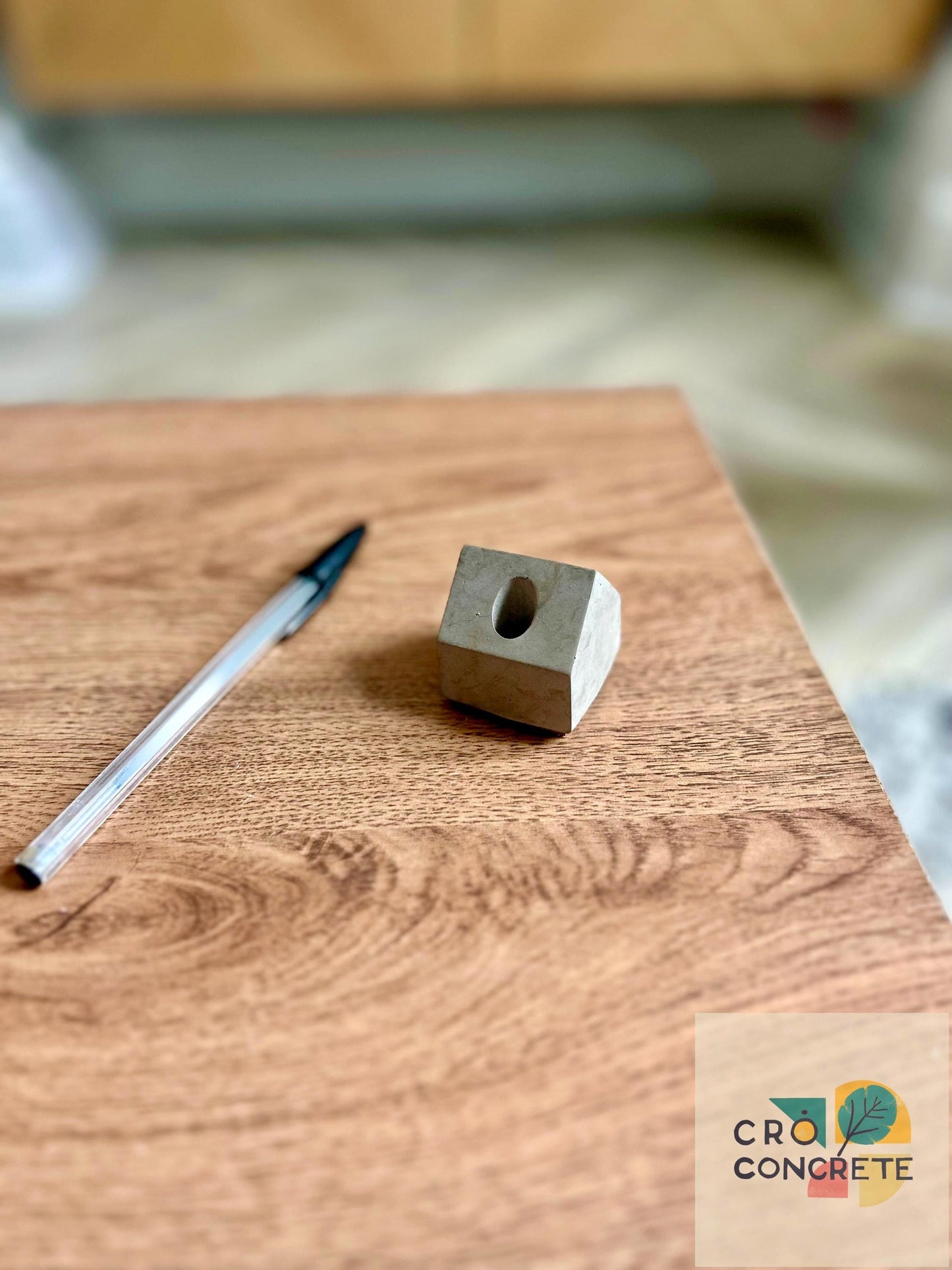 Handmade Concrete Single Pen Holder/Stand – Modern Desk Organiser – Minimalist Office Decor – Unique Gift Idea For Him Her - WFH Setup