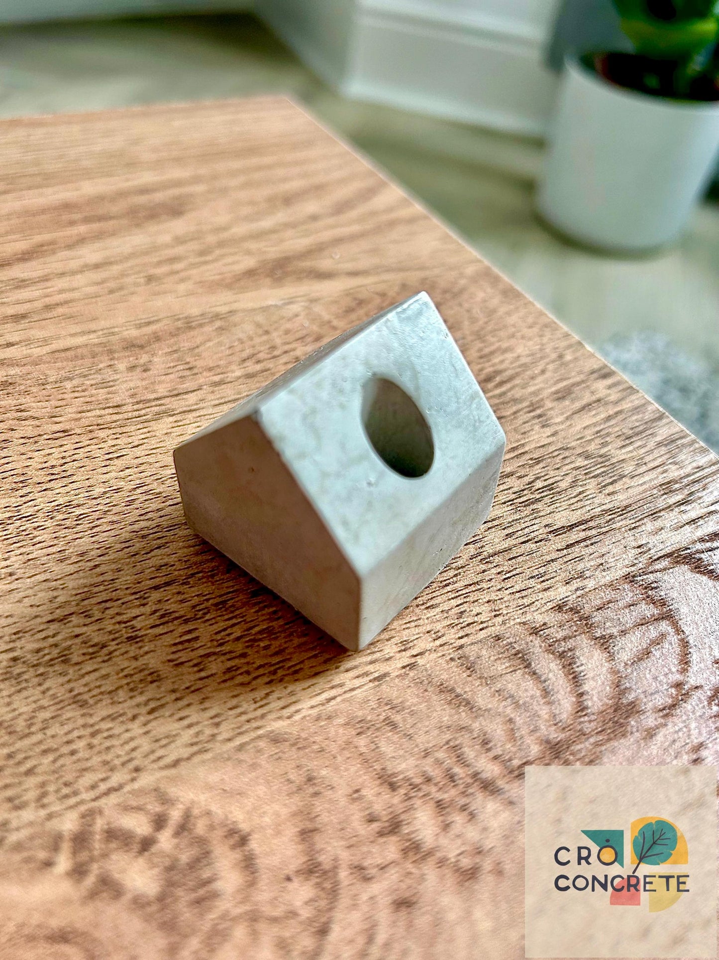 Handmade Concrete Single Pen Holder/Stand – Modern Desk Organiser – Minimalist Office Decor – Unique Gift Idea For Him Her - WFH Setup